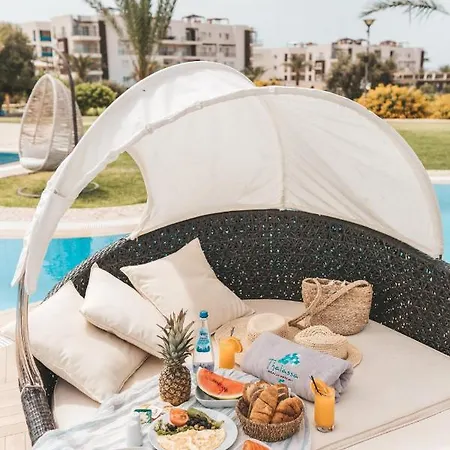 Thalssa Beach Cyprus 2 Bedroom *